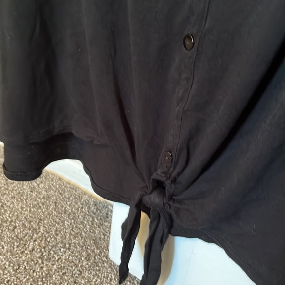 French Laundry Collection Black Top with Details - Picture 3 of 6